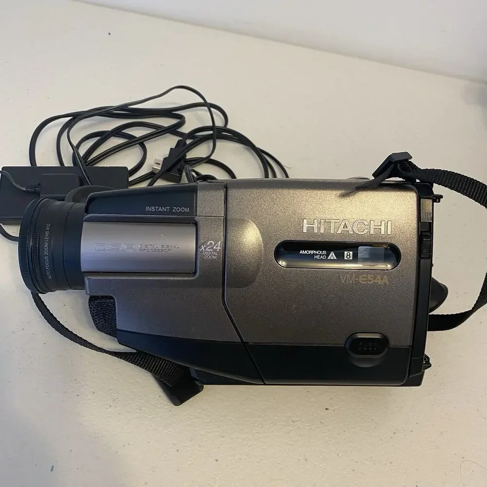 Hitachi VM-E54A 24X Digital Zoom Cam Cord VHS Movie Camera Recorder Vintage